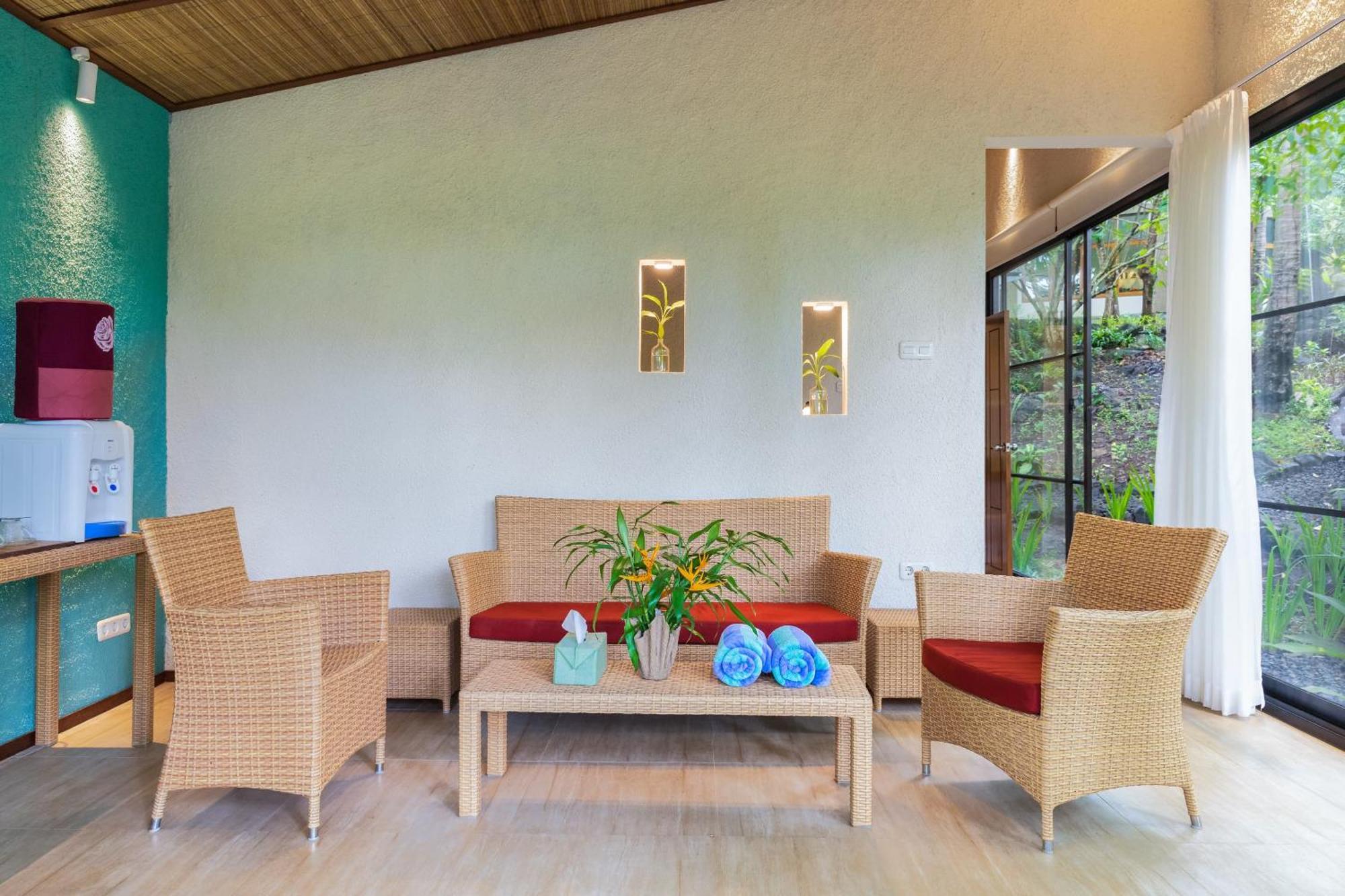 Thalassa Dive & Wellbeing Resort Manado Buitenkant foto